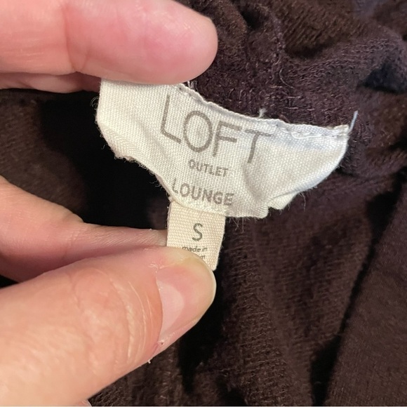 Loft Lounge Deep Purple Long Sleeve Signaturesoft Hooded Shirt Size Small - Picture 3 of 4